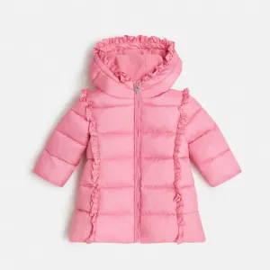 Удължено яке за зимата за бебе момиче в розово Guess