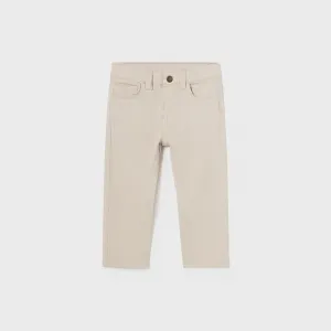 Панталон серж slim fit basic в кремаво за бебе момче Mayoral