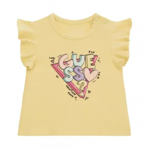 Жълта тениска с къдрички за бебе момиче с цветни букви Guess
