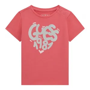 Тениска в цвят корал с къс ръкав за мини момиче със сребрист надпис Guess