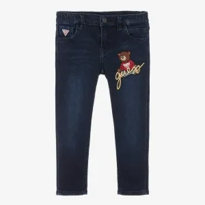 Деним панталон за мини момче с права кройка, бродирано цветно мече и надпис Guess