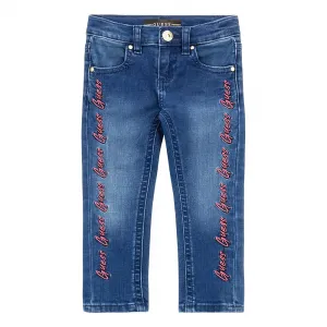 Деним панталони Skinny fit за мини момиче с розови надписи Guess