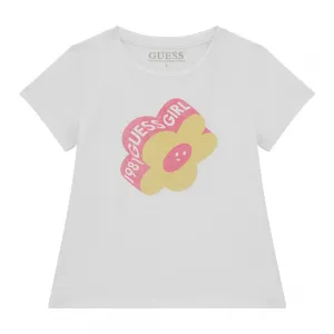 Бяла тениска с къс ръкав за мини момиче с контрастно цвете и надпис Guess