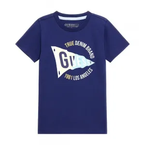 Тениска в тъмно син цвят за мини момче с щампа и надпис Guess