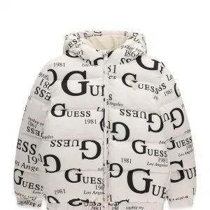 Детско Oversize кремаво зимно яке с графични лога Guess