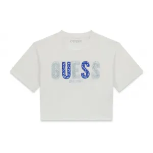 Къса тениска в бял цвят за момиче с надпис Guess от кристали и текстилни детайли